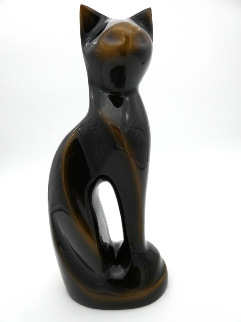 Statue de chat en céramique